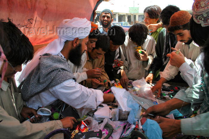 pakistan8: Taftan, Balochistan, Pakistan: men inspect goods in the bazaar - photo by A.Slobodianik - (c) Travel-Images.com - Stock Photography agency - Image Bank