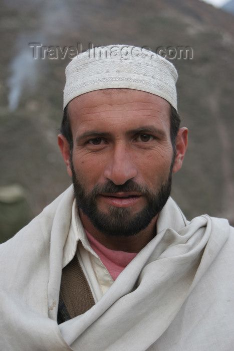 pakistan95: Kodar Bala, Siran Valley, North-West Frontier Province, Pakistan: man wrapped in shawl - photo by R.Zafar - (c) Travel-Images.com - Stock Photography agency - Image Bank