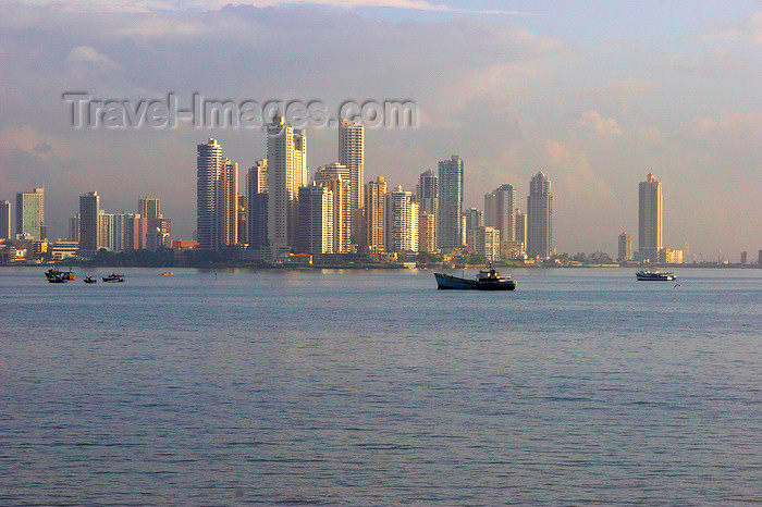 panama91: Panama City: urban skyline - skyscrapers and waterfront - photo by H.Olarte - (c) Travel-Images.com - Stock Photography agency - Image Bank
