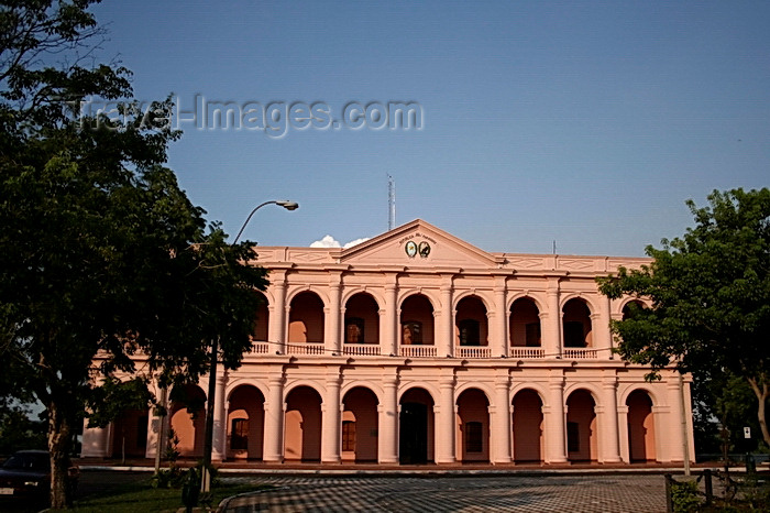 paraguay57: Asunción, Paraguay: Plaza Independencia and the Cabildo museum - former City Hall and Legislative Palace, mixed neoclassical style on the achade with colonial style for the corridor and sides of the building - photo by A.Chang - (c) Travel-Images.com - Stock Photography agency - Image Bank