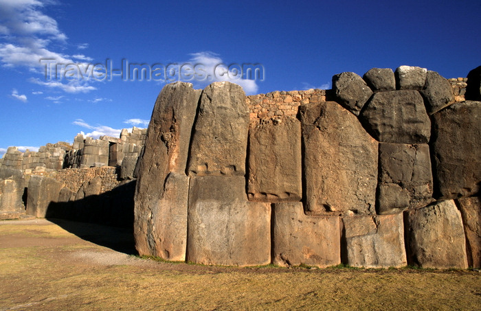 peru128: Cuzco, Peru: the ruins of Sacsayhuaman incorporate some of the largest stones ever used by the Inca - main battlements - photo by C.Lovell - (c) Travel-Images.com - Stock Photography agency - Image Bank