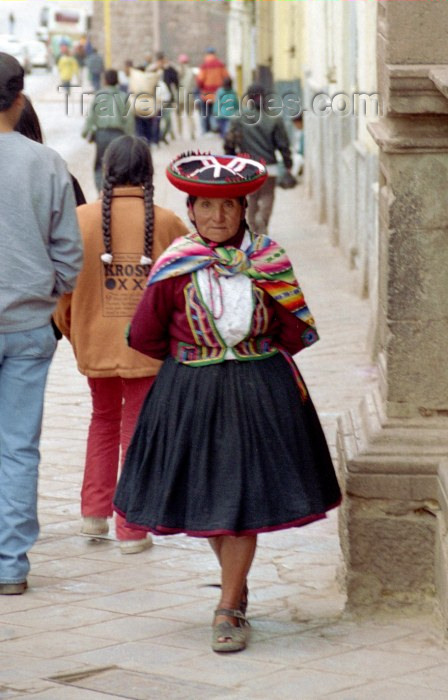 peru35: Cuzco, Peru: old lady with Quechua hat - photo by M.Bergsma - (c) Travel-Images.com - Stock Photography agency - Image Bank