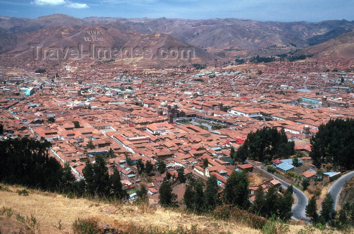 peru58:  Cuzco, Peru: the city and the surrounding hills - photo by J.Fekete - (c) Travel-Images.com - Stock Photography agency - Image Bank