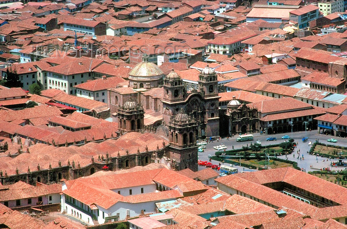 peru59: Cuzco, Peru: overlooking  the Cathedral and the main square - Plaza de  Armas - red roofs - photo by J.Fekete - (c) Travel-Images.com - Stock Photography agency - Image Bank