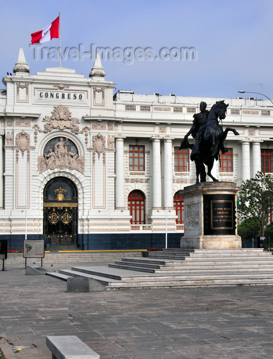 peru66: Lima, Peru: Plaza Bolivar - equestrian statue of Bolivar and Legislative Palace - Congress of Peru - Monumento al Libertador y Congreso Nacional - photo by M.Torres - (c) Travel-Images.com - Stock Photography agency - Image Bank