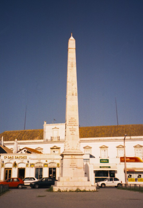 portugal-fa30: Portugal - Algarve - Faro / FAO: obelisk and Bivar palace - obelisco e o Palácio Bivar - photo by M.Durruti - (c) Travel-Images.com - Stock Photography agency - Image Bank