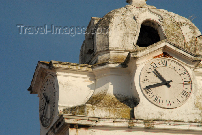 portugal-se158: Portugal - Setúbal: clocks at St Julian's church / Igreja de São Julião - relógios - photo by M.Durruti - (c) Travel-Images.com - Stock Photography agency - Image Bank
