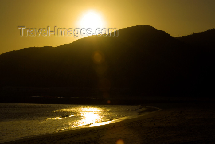 portugal-se197: Sesimbra, Portugal: sun and the bay - sol e a baía - photo by M.Durruti - (c) Travel-Images.com - Stock Photography agency - Image Bank