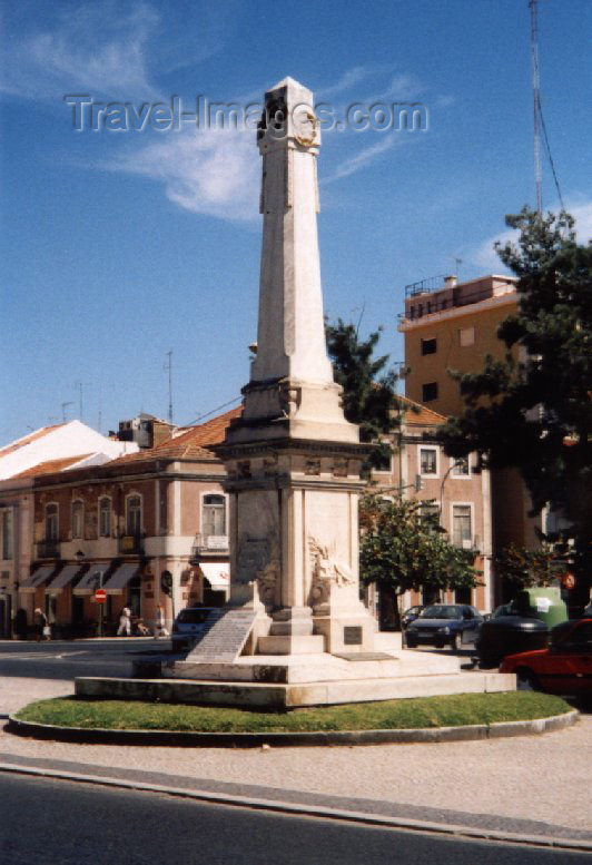 portugal-se42: Portugal - Setubal: WWI obelisk - Combatentes square / oblisco no largo dos Combatentes da Grande Guerra - photo by M.Durruti - (c) Travel-Images.com - Stock Photography agency - Image Bank
