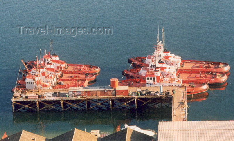 portugal-se64: Portugal - Setubal: tug boats on the Sado estuary / rebocadores - photo by M.Durruti - (c) Travel-Images.com - Stock Photography agency - Image Bank