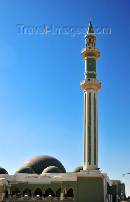 qatar29: Doha, Qatar: minaret and green domes of the Al-Sheoukh Mosque aka Grand Mosque - built in 1963 following the demolition of an older mosque - photo by M.Torres - (c) Travel-Images.com - Stock Photography agency - Image Bank