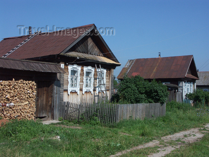 russia459: Russia - Udmurtia - Oudmourtie, Udmurcja, Udmurtien, Oedmoertië, Udmurtio, Udmurdi Vabariik - Izhevsk: dachas - wooden houses so typical of rural Russia - photo by P.Artus - (c) Travel-Images.com - Stock Photography agency - Image Bank