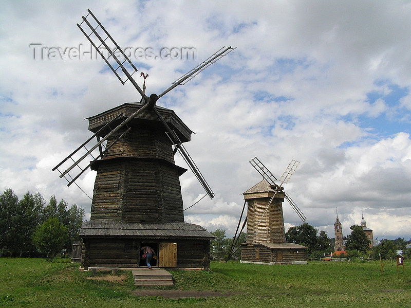 russia498: Russia - Suzdal - Vladimir oblast: two windmills - Museum of wooden architecture & peasant life - photo by J.Kaman - (c) Travel-Images.com - Stock Photography agency - Image Bank