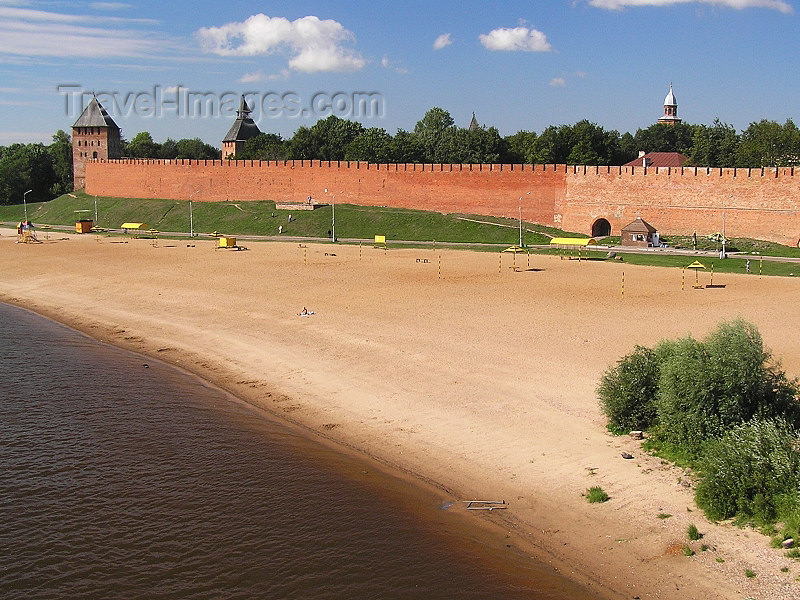 russia543: Russia - Velikiy Novgorod: beach on the Volkhov river and the Kremlin walls - photo by J.Kaman - (c) Travel-Images.com - Stock Photography agency - Image Bank