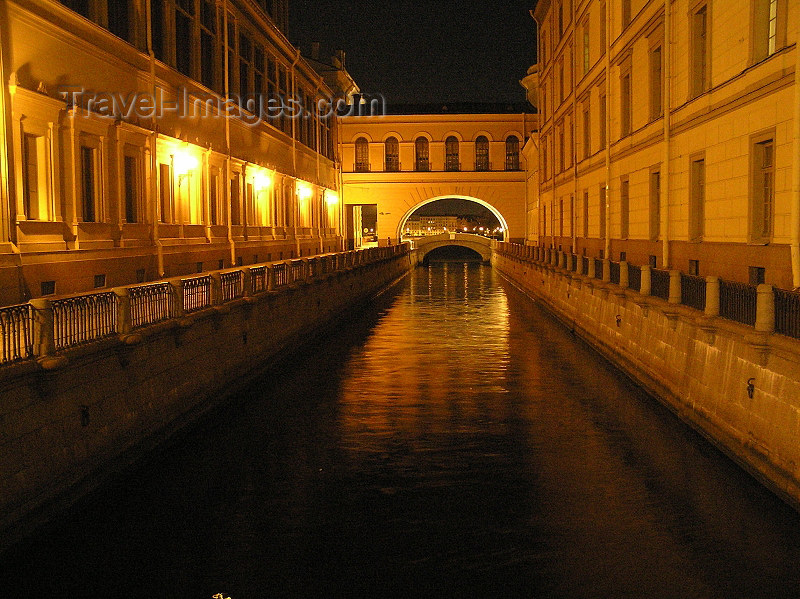 russia714: Russia - St Petersburg: canal view - nocturnal - photo by J.Kaman - (c) Travel-Images.com - Stock Photography agency - Image Bank