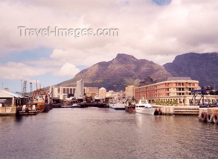 safrica10: South Africa - Cape Town: sailing away from the Mother City - photo by M.Torres - (c) Travel-Images.com - Stock Photography agency - Image Bank