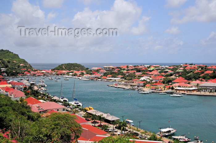 saint-barthelemy42: Gustavia, St. Barts / Saint-Barthélemy: the town has the shape of a horseshoe around the small, sheltered harbor - view from Fort Gustave - natural leeward port -  anse naturelle ouvrant sur la rade de Gustavia - photo by M.Torres - (c) Travel-Images.com - Stock Photography agency - Image Bank