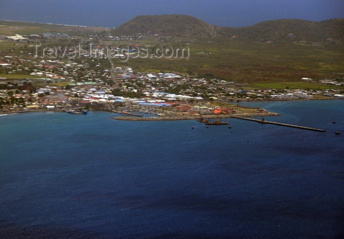 saint-kitts-nevis2: Basseterre, St Kitts, St Kitts and Nevis: the Kittitian capital and the south of the island seen from the air - photo by M.Torres - (c) Travel-Images.com - Stock Photography agency - Image Bank