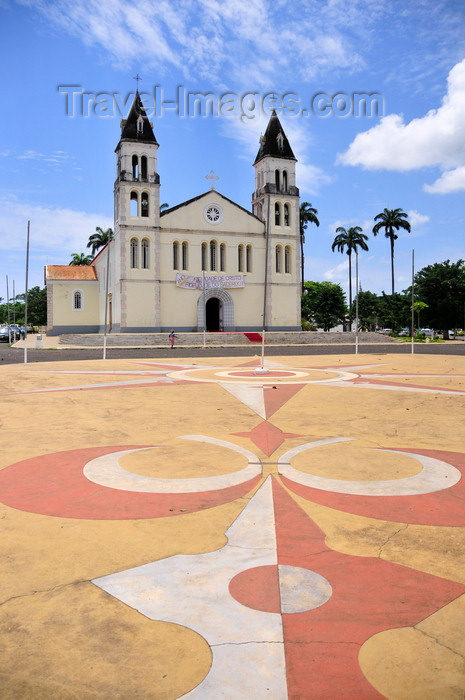 sao-tome22: São Tomé, São Tomé and Príncipe / STP: cathedral of São Tomé - square with Compass rose / catedral de São Tomé - Sé - Rosa dos ventos na praça - photo by M.Torres - (c) Travel-Images.com - Stock Photography agency - Image Bank