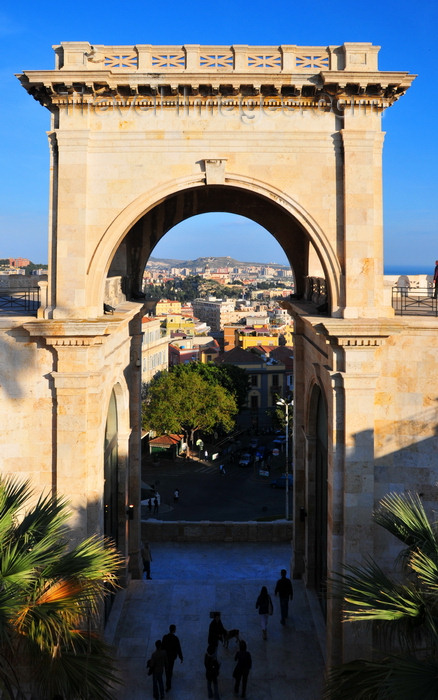 sardinia314: Cagliari, Sardinia / Sardegna / Sardigna: Arco di Trionfo of Bastione Saint Remy - built over Spanish fortifications and named after the first vice-roy of the house of Savoy, Baron Saint Remy - quartiere Castello - photo by M.Torres - (c) Travel-Images.com - Stock Photography agency - Image Bank