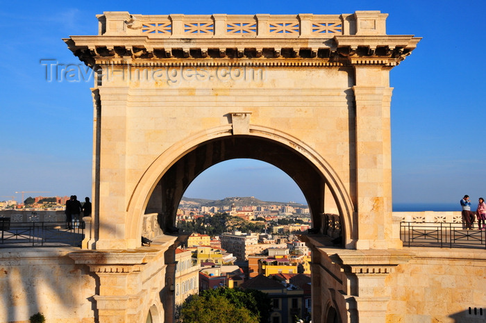 sardinia316: Cagliari, Sardinia / Sardegna / Sardigna: Bastione Saint Remy commands extensive views - designed by the engineer Giuseppe Costa - Arc de Triomphe in white and yellow limestone - quartiere Castello - photo by M.Torres - (c) Travel-Images.com - Stock Photography agency - Image Bank
