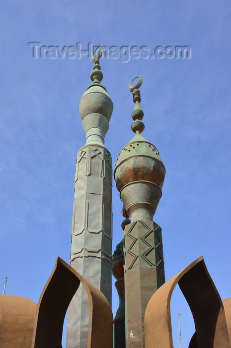 saudi-arabia28: Jeddah, Mecca Region, Saudi Arabia: brass minarets with crescent alems, Duar Kharjiya roundabout - Al Baya Square / Midan Al Baya - Al-Balad district - photo by M.Torres - (c) Travel-Images.com - Stock Photography agency - Image Bank