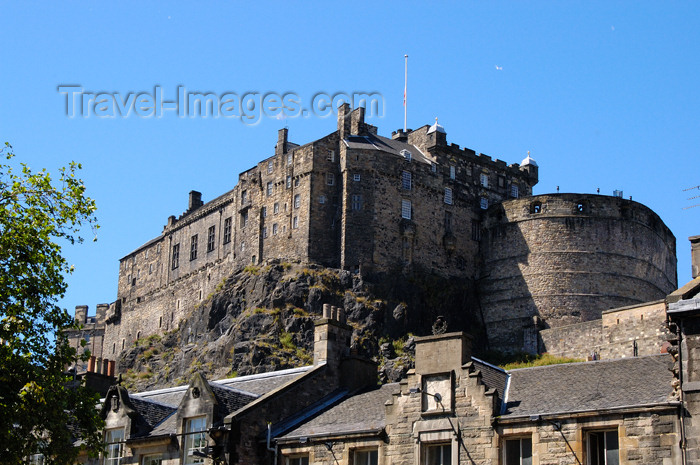 scot113: Scotland - Edinburgh: the castle from the backside - photo by C.McEachern - (c) Travel-Images.com - Stock Photography agency - Image Bank