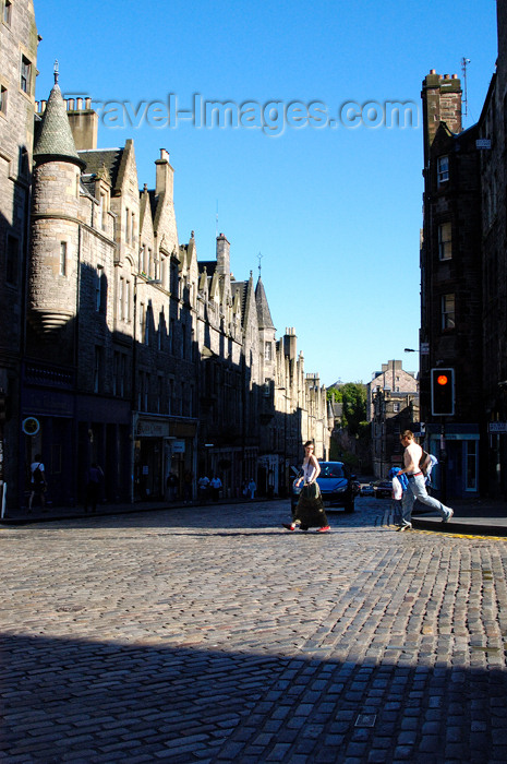 scot126: Scotland - Edinburgh: There is no scarcity of amazing architecture or tourists busy checking it out - photo by C.McEachern - (c) Travel-Images.com - Stock Photography agency - Image Bank