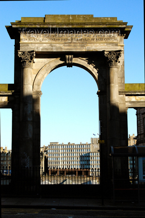 scot137: Scotland - Edinburgh: gate on Regent Bridge - 1819 Arch to mark the entrance of Prince Leopoldof Saxe Cobourg - photo by C.McEachern - (c) Travel-Images.com - Stock Photography agency - Image Bank