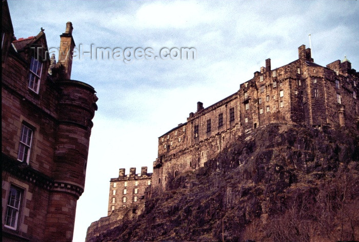 scot27: Scotland - Ecosse - Edinburgh: he castle - the old town -  UNESCO World Heritage Site - photo by F.Rigaud - (c) Travel-Images.com - Stock Photography agency - Image Bank