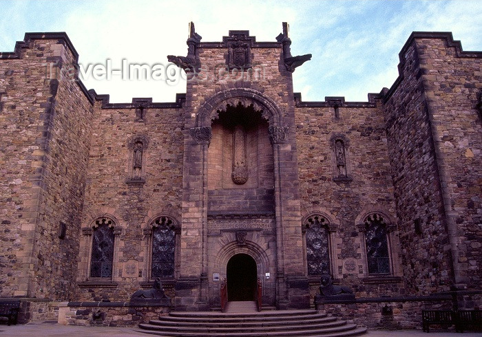 scot28: Scotland - Ecosse - Edinburgh: the castle - Scottish National War Memorial in Crown Square - photo by F.Rigaud - (c) Travel-Images.com - Stock Photography agency - Image Bank