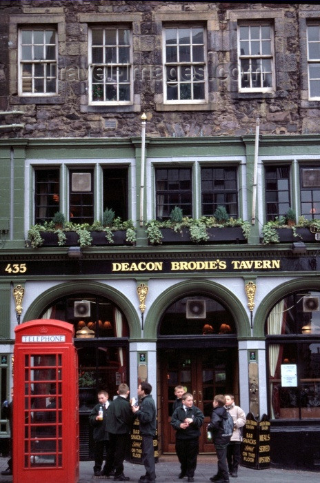 scot75: Scotland - Ecosse - Scotland - Edinburgh: Deacon Brodie's tavern - Lawnmarket - photo by F.Rigaud - (c) Travel-Images.com - Stock Photography agency - Image Bank