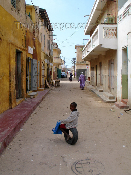 senegal68: Senegal - Saint Louis: street kid - photo by G.Frysinger - (c) Travel-Images.com - Stock Photography agency - Image Bank