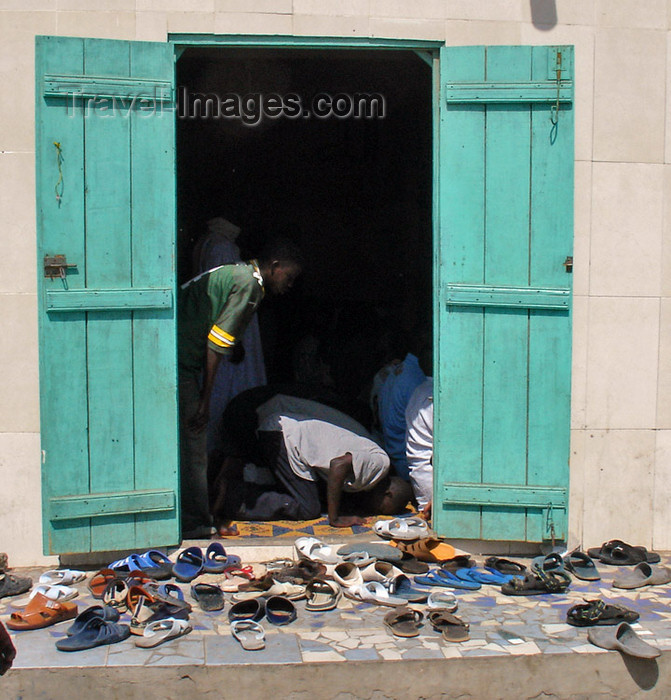 senegal71: Senegal - Saint Louis: Fishermen's Port mosque - shoes - photo by G.Frysinger - (c) Travel-Images.com - Stock Photography agency - Image Bank
