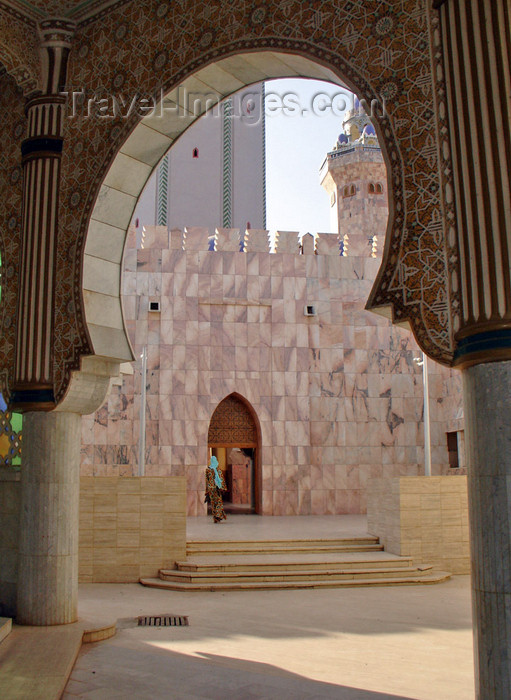 senegal88: Senegal - Touba - Great mosque - arch - photo by G.Frysinger - (c) Travel-Images.com - Stock Photography agency - Image Bank