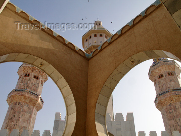 senegal91: Senegal - Touba - Great mosque - two arches and three minarets - photo by G.Frysinger - (c) Travel-Images.com - Stock Photography agency - Image Bank