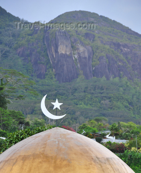 seychelles84: Mahe, Seychelles: Victoria - crecent and star - dome of the Sheik Muhammad Bin Khalifa Al-Nahagan mosque - photo by M.Torres - (c) Travel-Images.com - Stock Photography agency - Image Bank