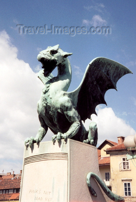 slovenia5: Slovenia - Ljubliana: dragon guarding the bridge - Zmajski most - photo by M.Torres - (c) Travel-Images.com - Stock Photography agency - Image Bank