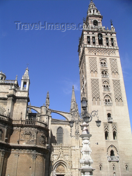 spai207: Sevilla, Andalucia, Spain / España: the Giralda, built as an Almohad minaret and the Cathedral - photo by R.Wallace - (c) Travel-Images.com - Stock Photography agency - Image Bank