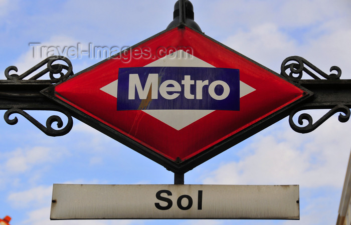 spai447: Madrid, Spain / España: metro sign - Sol station - Puerta del Sol - photo by M.Torres - (c) Travel-Images.com - Stock Photography agency - Image Bank