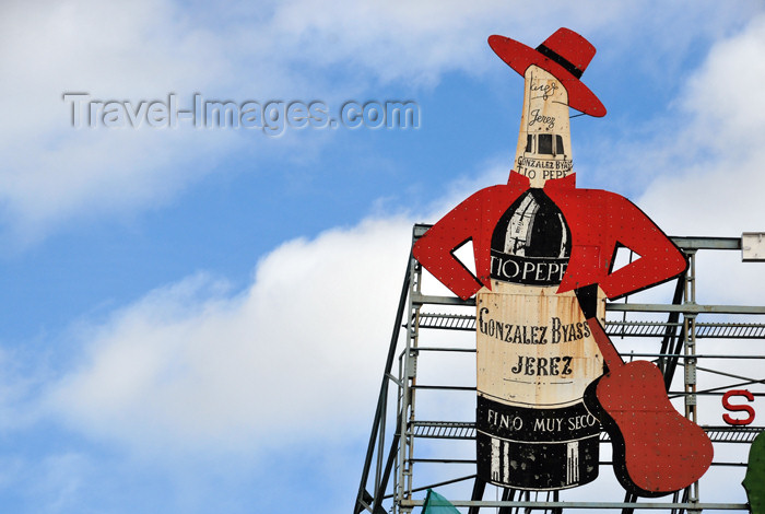 spai449: Madrid, Spain / España: Tio Pepe, the famous sherry wine ad - Gonzalez Byass, Jerez - Puerta del Sol - photo by M.Torres - (c) Travel-Images.com - Stock Photography agency - Image Bank