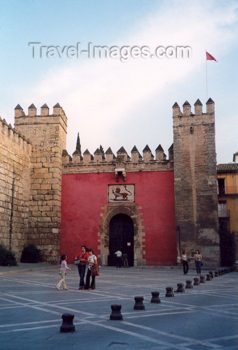 spai58: Spain / España - Sevilla / Seville/SVQ: entrance of the Real Alcazar de Sevilla - Unesco world heritage site - photo by M.Torres - (c) Travel-Images.com - Stock Photography agency - Image Bank