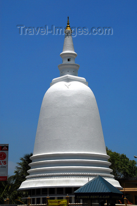 sri-lanka163: Colombo, Sri Lanka: large white dagobah / stupa - Sri Sambuddhaloka Vihare temple - Lotus road - Fort - photo by M.Torres - (c) Travel-Images.com - Stock Photography agency - Image Bank