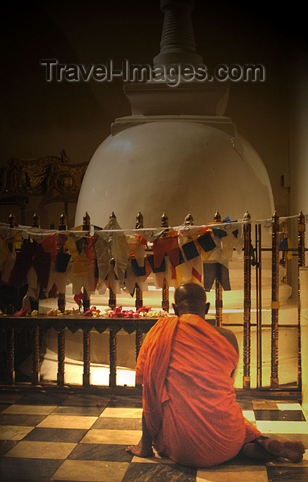 sri-lanka85: Kandy, Central Province, Sri Lanka: monk in front of stupa, Temple of the Tooth - photo by B.Cain - (c) Travel-Images.com - Stock Photography agency - Image Bank