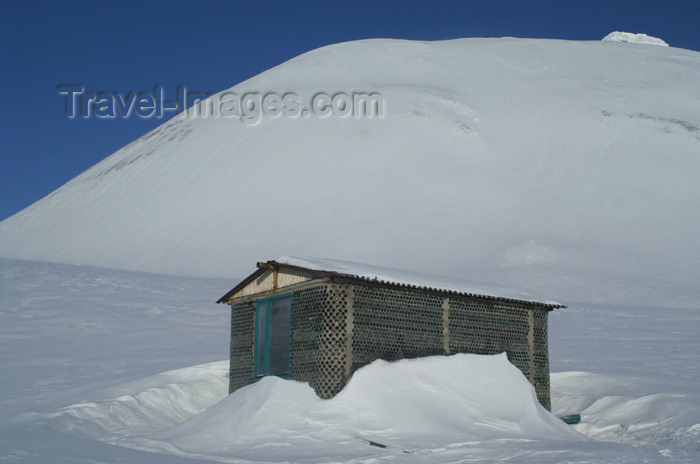 svalbard100: Svalbard - Spitsbergen island: Pyramiden: hut made of glass bottles - photo by A.Ferrari - (c) Travel-Images.com - Stock Photography agency - Image Bank