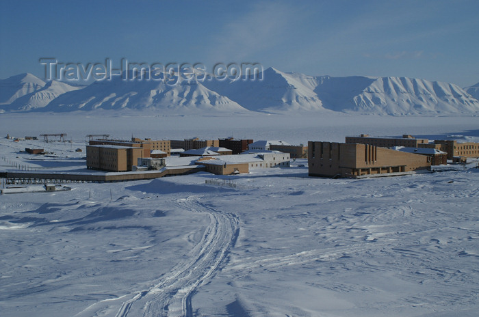 svalbard101: Svalbard - Spitsbergen island - Pyramiden: Russian coal mining town - ghost town - photo by A.Ferrari - (c) Travel-Images.com - Stock Photography agency - Image Bank