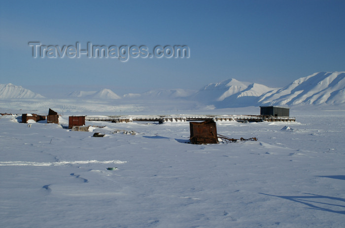 svalbard86: Svalbard - Spitsbergen island - Pyramiden: forzen harbour - photo by A.Ferrari - (c) Travel-Images.com - Stock Photography agency - Image Bank