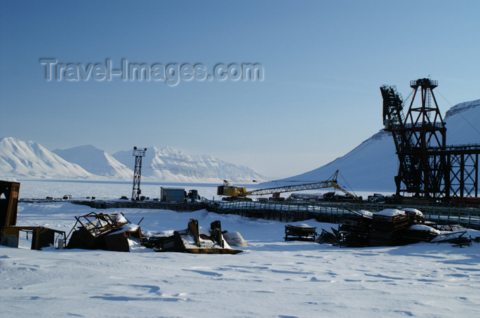 svalbard88: Svalbard - Spitsbergen island - Pyramiden: frozen coal terminal - photo by A.Ferrari - (c) Travel-Images.com - Stock Photography agency - Image Bank