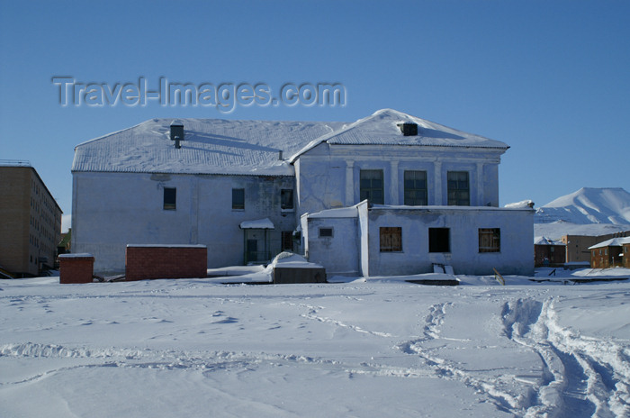 svalbard92: Svalbard - Spitsbergen island - Pyramiden: Russian civic building - photo by A.Ferrari - (c) Travel-Images.com - Stock Photography agency - Image Bank