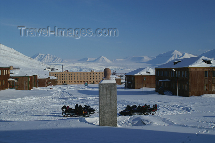 svalbard99: Svalbard - Spitsbergen island - Pyramiden: view from the sports center - photo by A.Ferrari - (c) Travel-Images.com - Stock Photography agency - Image Bank